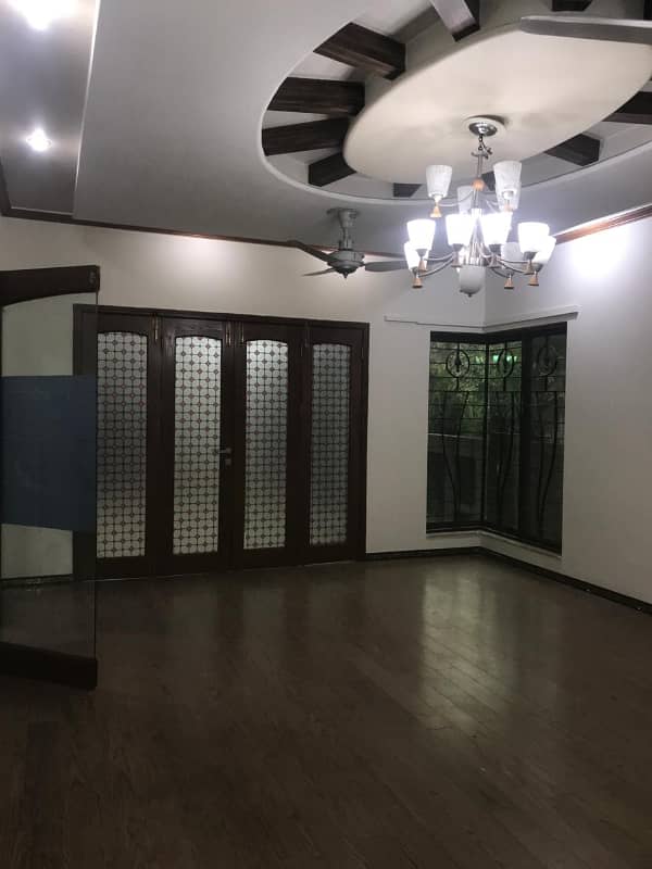 1 Kanal Lower Portion For Rent In DHA Phase 4 (Separate gyat) 9