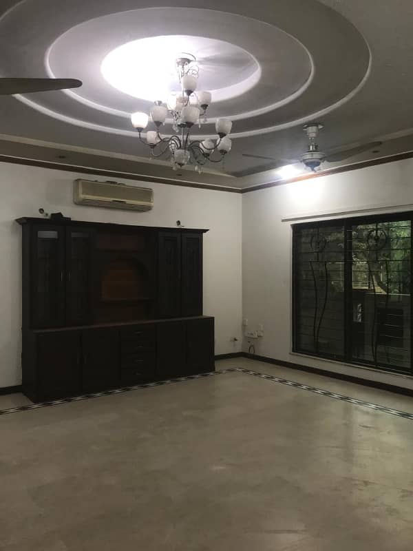 1 Kanal Lower Portion For Rent In DHA Phase 4 (Separate gyat) 10