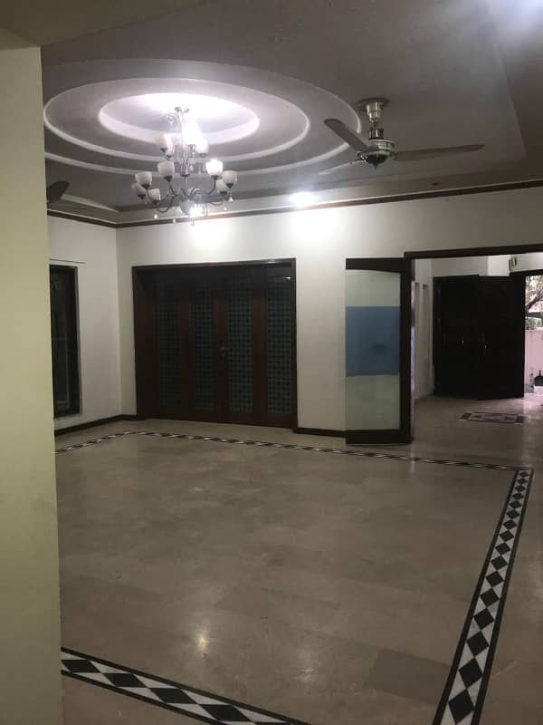 1 Kanal Lower Portion For Rent In DHA Phase 4 (Separate gyat) 11