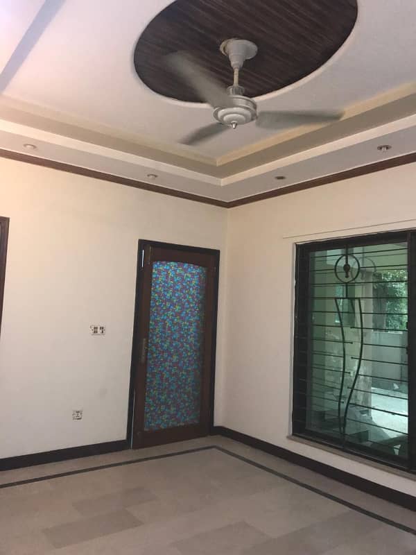 1 Kanal Lower Portion For Rent In DHA Phase 4 (Separate gyat) 12