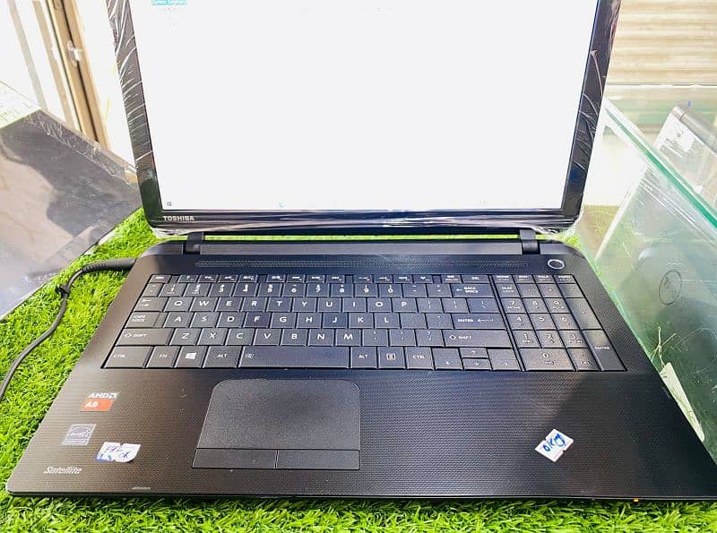 Toshiba Satellite C55D-B laptop 4/128 gb ssd 1