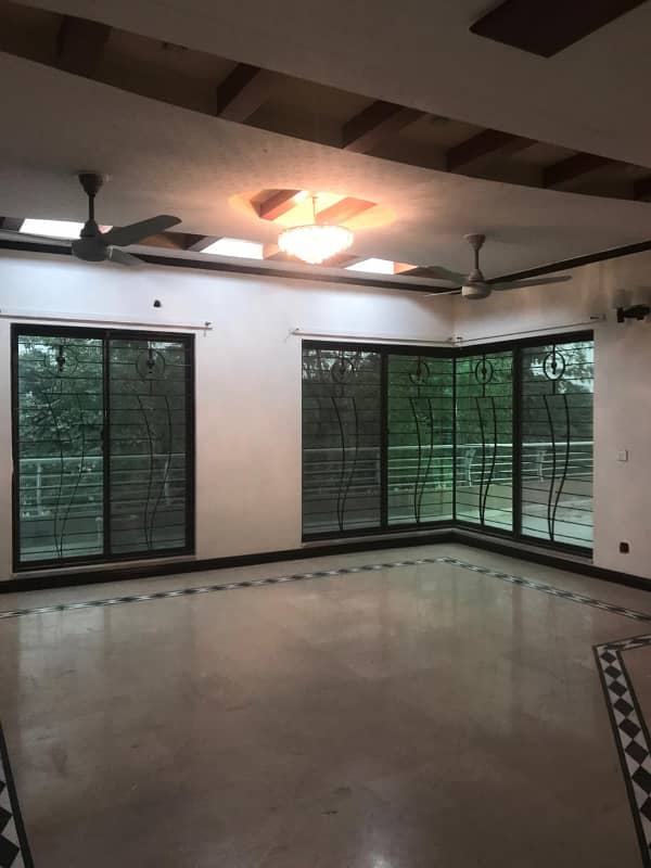 1 Kanal Upper Portion For Rent In DHA Phase 4 (Separate gyat) 9