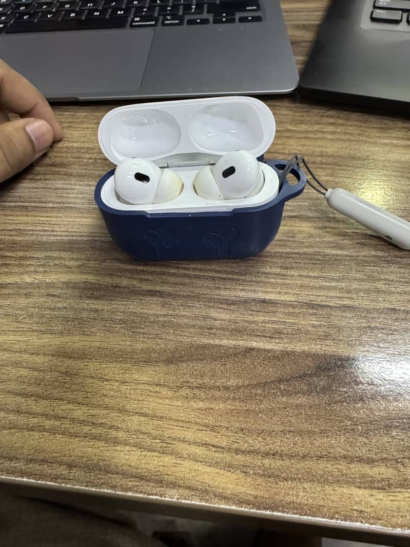 Apple earpods pro 2 (Original) Magsafe Case 0