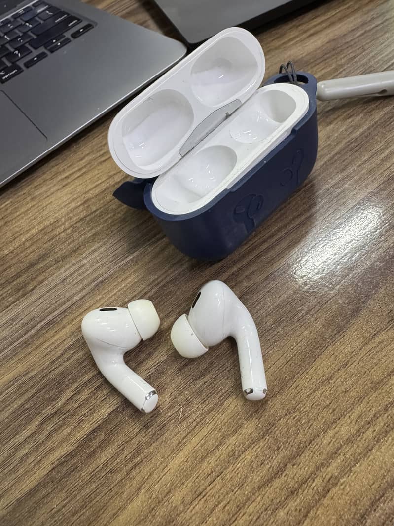 Apple earpods pro 2 (Original) Magsafe Case 1