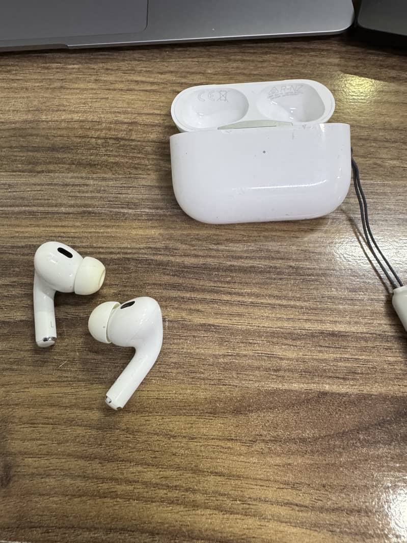 Apple earpods pro 2 (Original) Magsafe Case 4