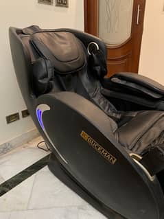 Luxury JC Buckman Massage Chair – Excellent Condition with Warranty!