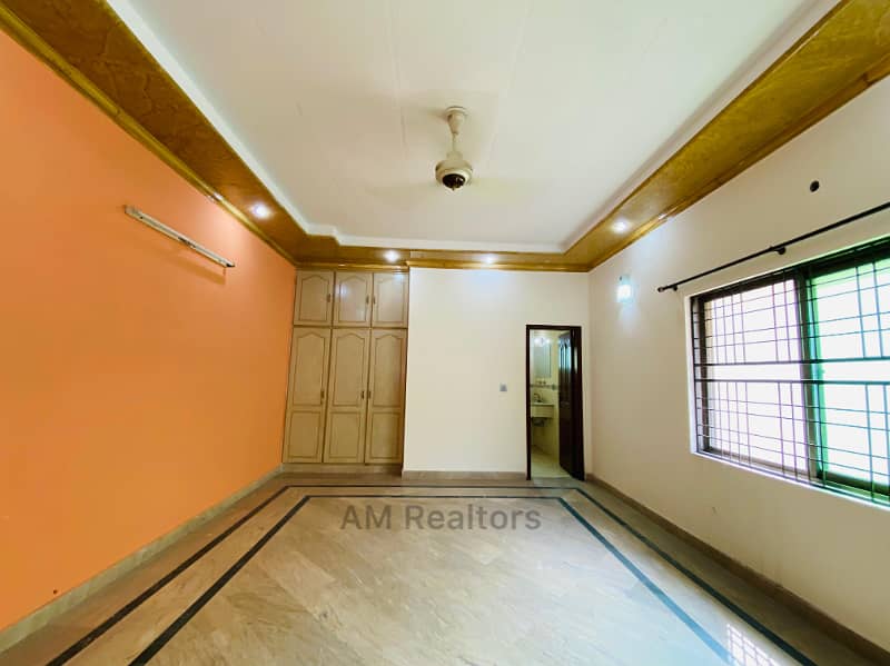 5 Beds 1 Kanal Full House For Rent DHA Phase 8 Airport Road Lahore. 1