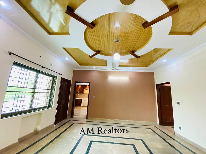 5 Beds 1 Kanal Full House For Rent DHA Phase 8 Airport Road Lahore. 2