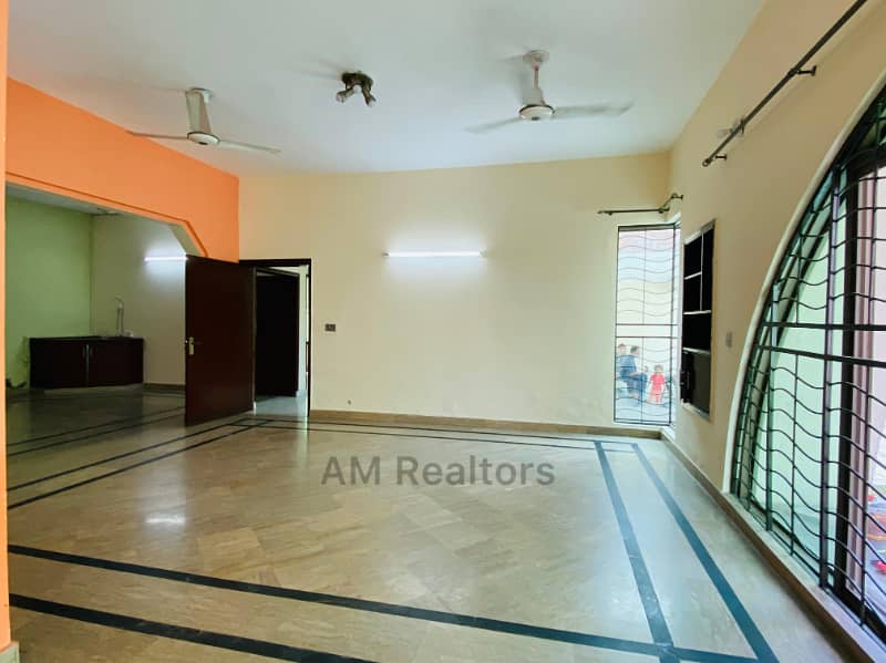 5 Beds 1 Kanal Full House For Rent DHA Phase 8 Airport Road Lahore. 12