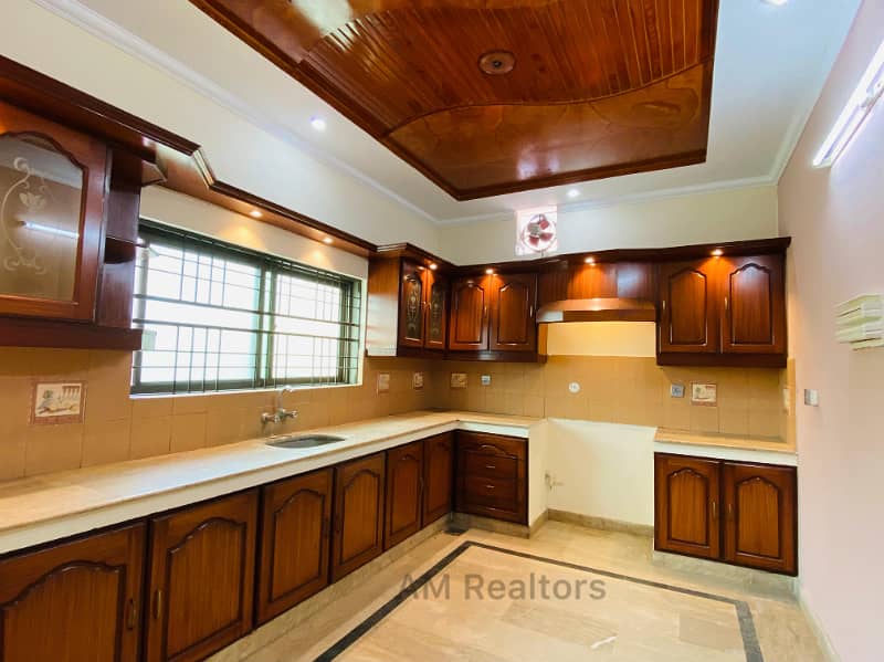 5 Beds 1 Kanal Full House For Rent DHA Phase 8 Airport Road Lahore. 14