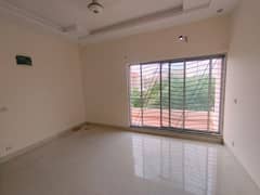 10 marla Beautiful House available for Rent phase 6