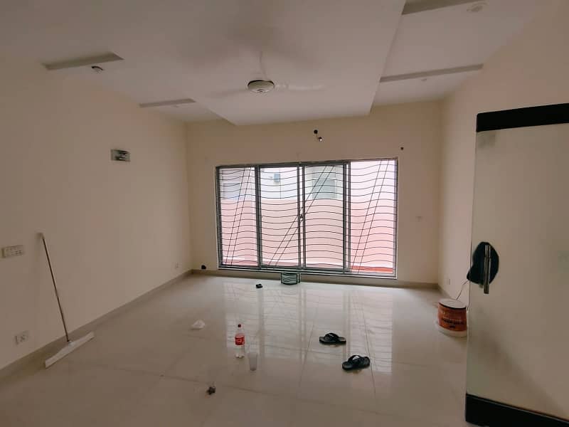 10 marla Beautiful House available for Rent phase 6 12