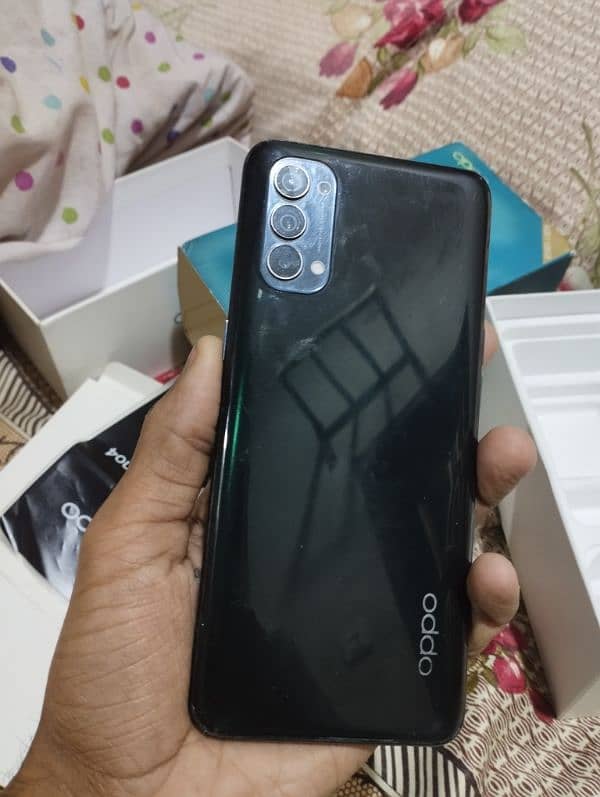 Oppo Reno 4 (8'128) 4