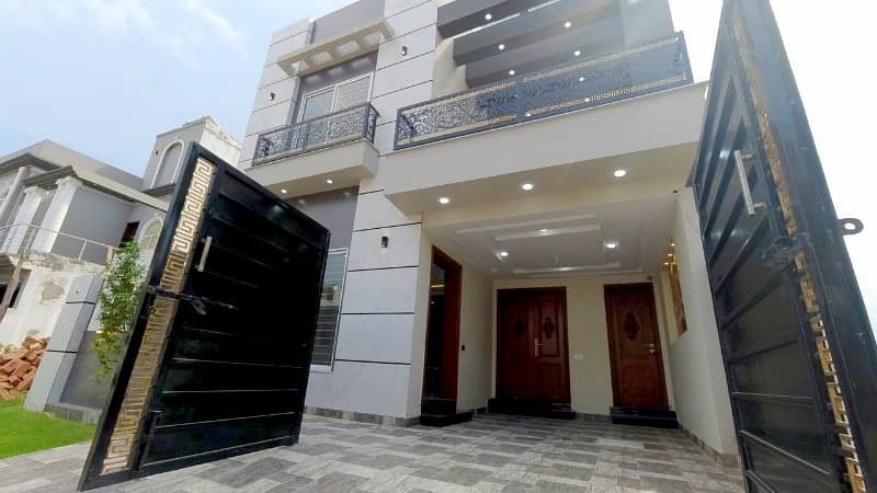 In Lahore You Can Find The Perfect Prime Location House For Sale 6