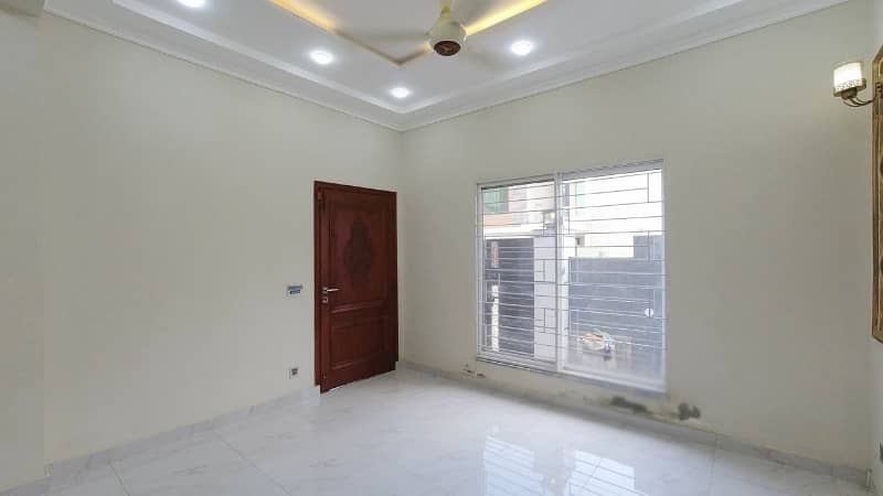 In Lahore You Can Find The Perfect Prime Location House For Sale 10