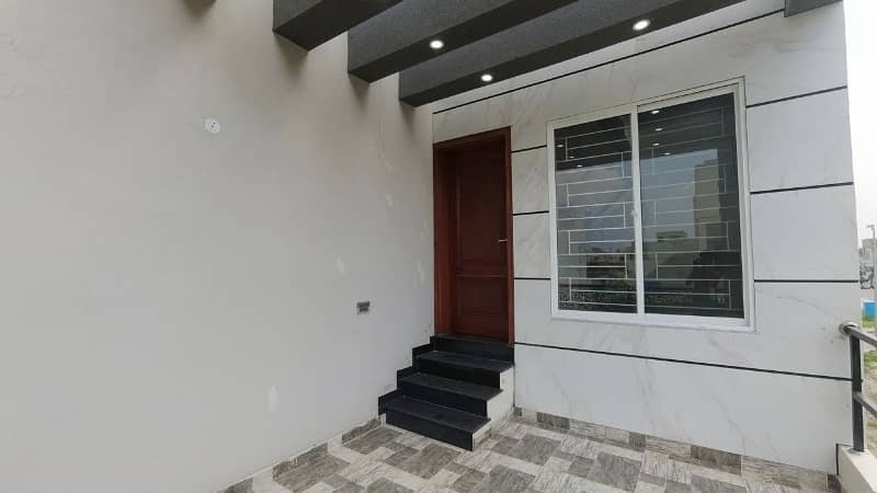 In Lahore You Can Find The Perfect Prime Location House For Sale 34