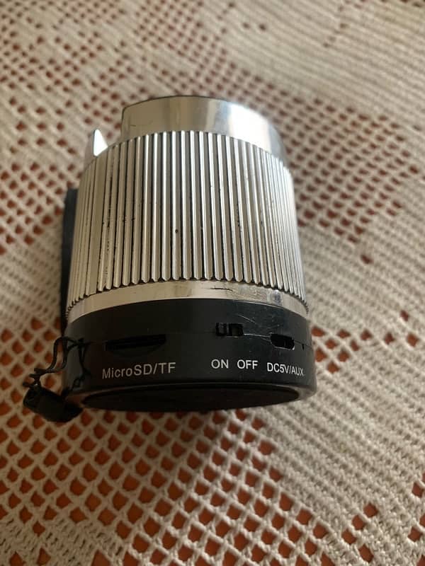 Wireless Bluetooth Speaker In Good Condition. 0