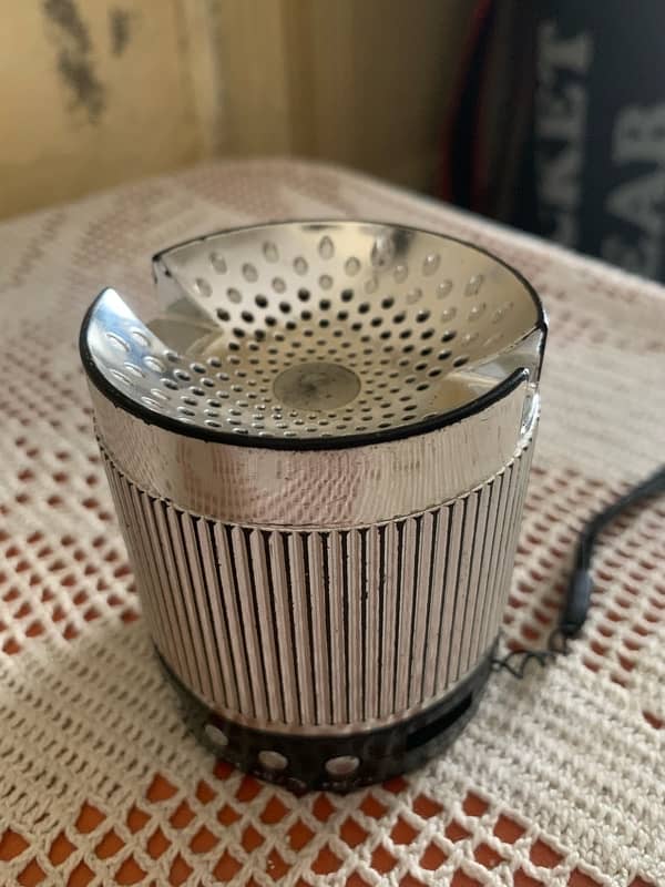 Wireless Bluetooth Speaker In Good Condition. 1