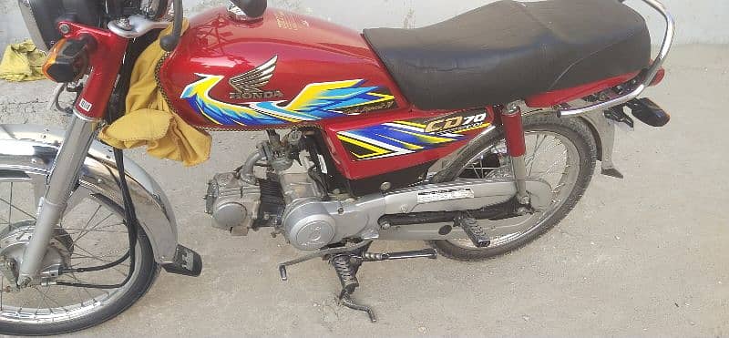 honda cd 70 20 model golden numbr     number sirf 70 ha 12