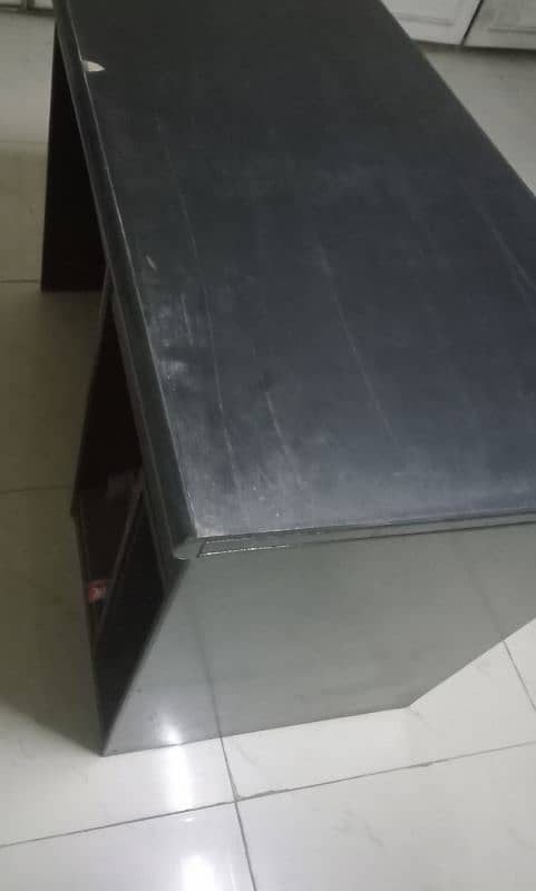 office & computer table  for sale in just 4000 0