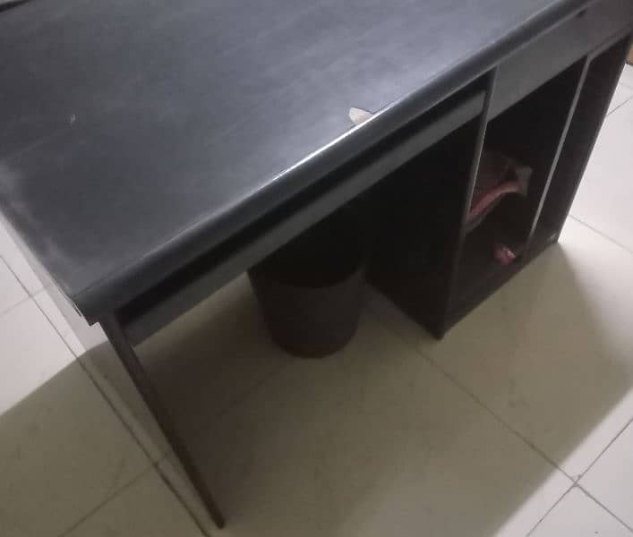 office & computer table  for sale in just 4000 2