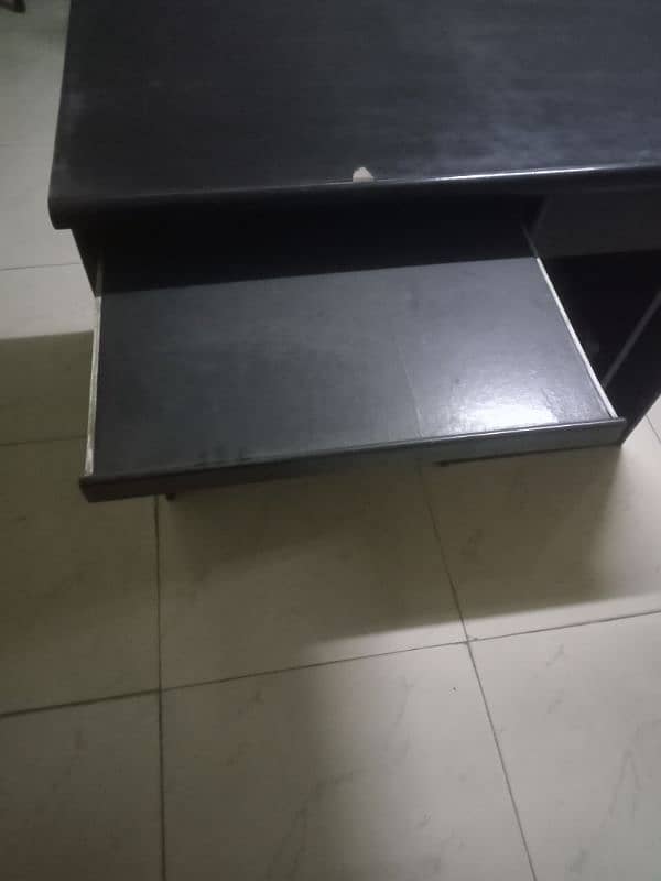 office & computer table  for sale in just 4000 5