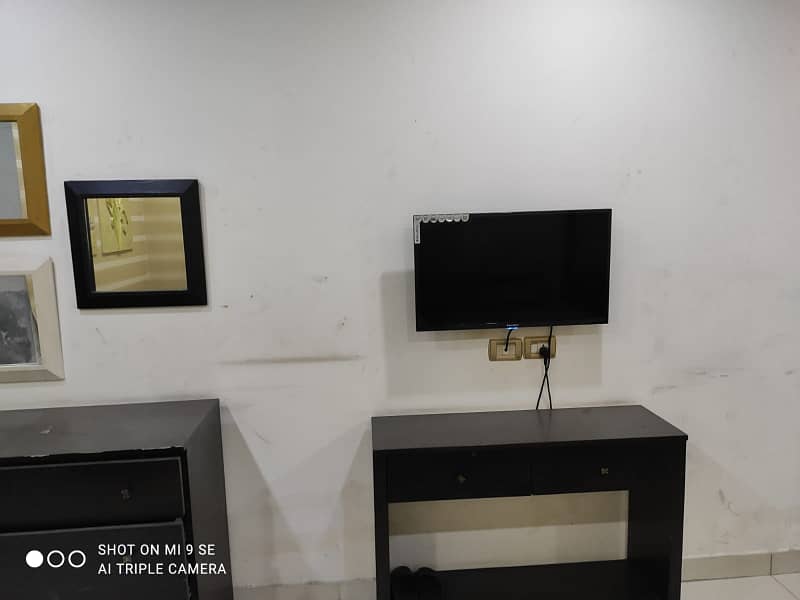 Fully Furnished Room Available For Rent At Kohinoor City 3