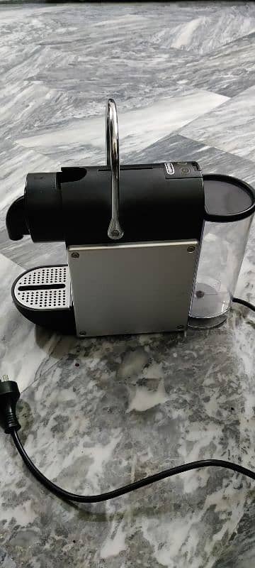 NESPRESSO DELONGHI ORIGINAL COFFEE MACHINE WITH FROTHER 0