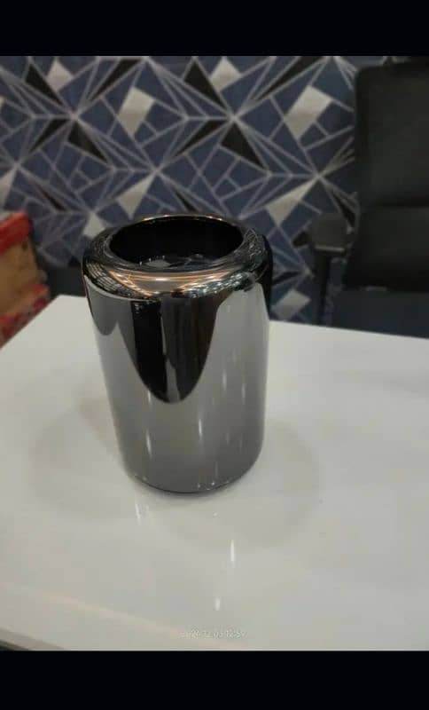 Apple Mac Pro [late 2013] -Excellent Condition ,DualOS [macOS+Windows] 0