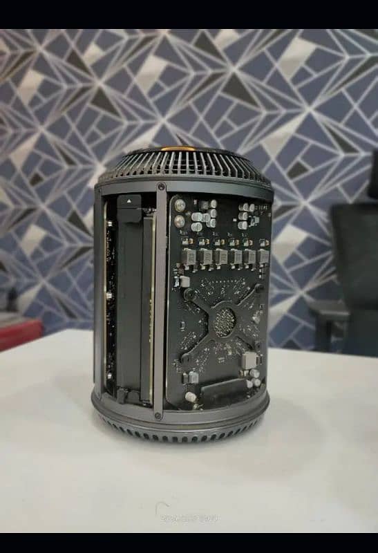 Apple Mac Pro [late 2013] -Excellent Condition ,DualOS [macOS+Windows] 3