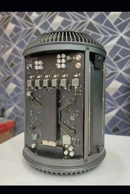 Apple Mac Pro [late 2013] -Excellent Condition ,DualOS [macOS+Windows] 4