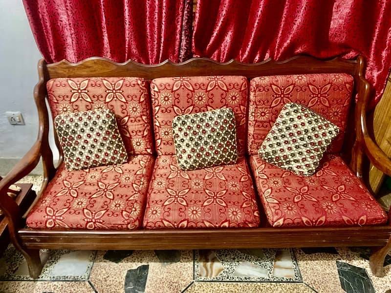 5 Seaters Sofa set good condition 0