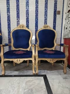 2 chairs in royal blue colour