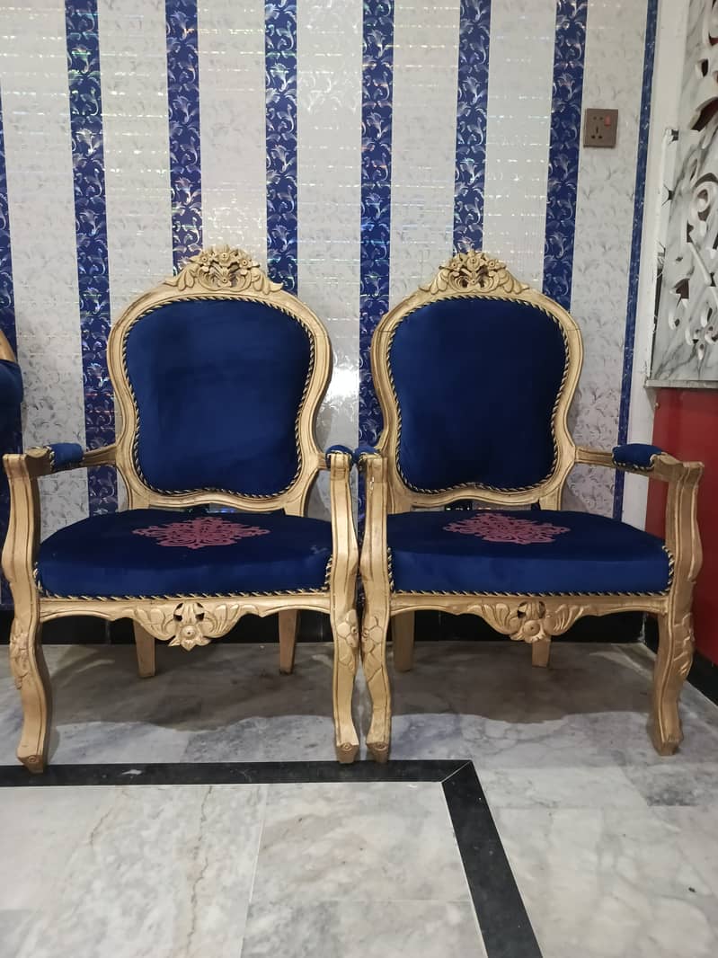 2 chairs in royal blue colour 0