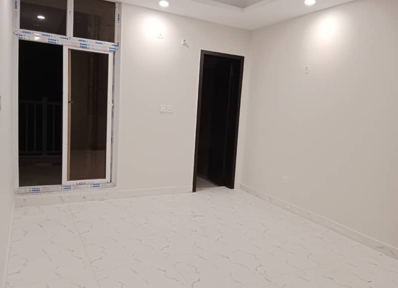 Brand New 2 Bedroom Apartment In Moterway Facing Available In The Gate Mall 4