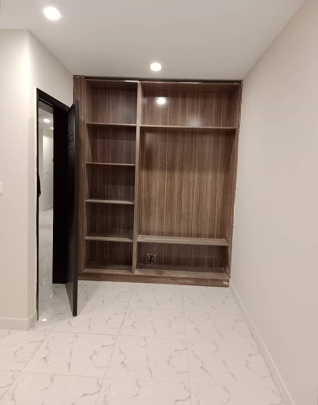 Brand New 2 Bedroom Apartment In Moterway Facing Available In The Gate Mall 6