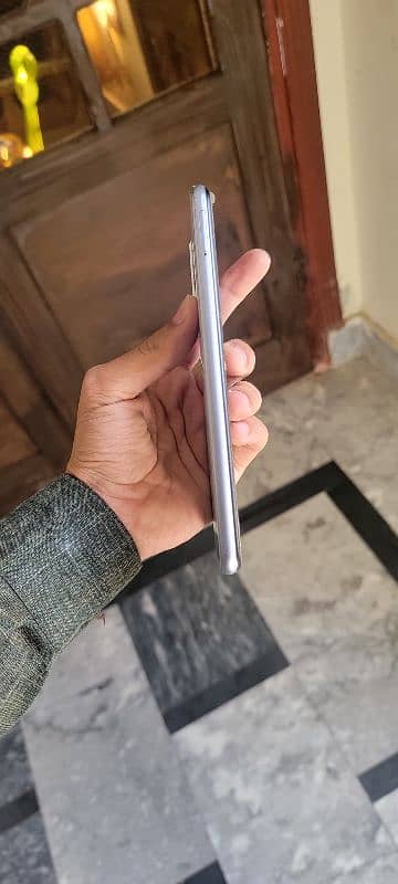 Vivo Y20 4/64 in new condition with box 2