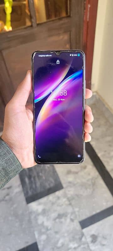 Vivo Y20 4/64 in new condition with box 4