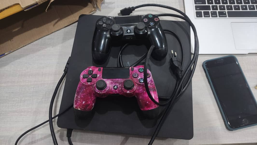 PS4 in good condition with 1+1 Controller Avalible in cheapest price. 0