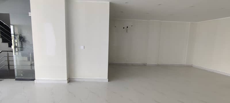 8 Marla floor with 2 bath and lift 34