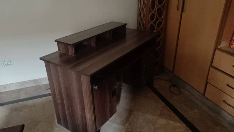 Table for sale used in music studio only. 0