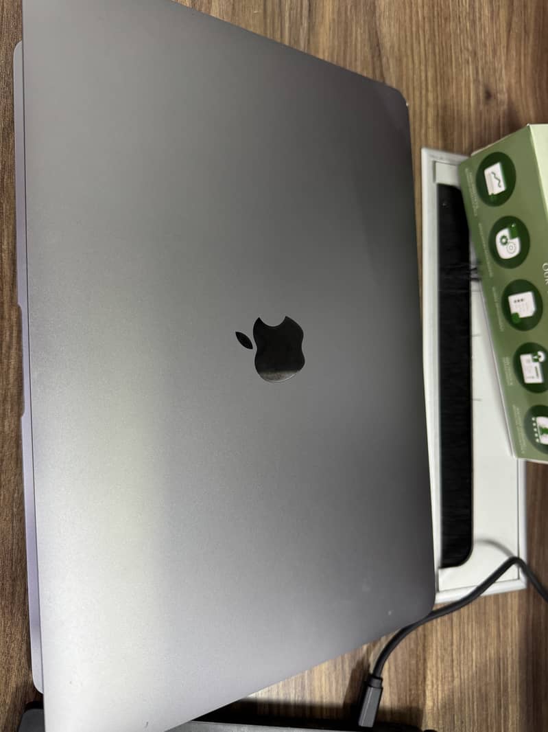 Macbook Air M1 (256GB) 3