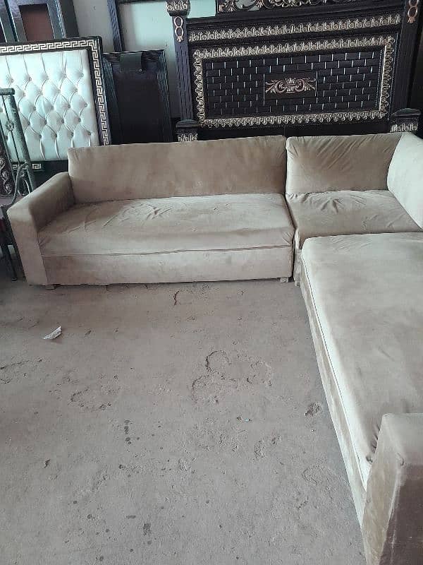 L shape sofa in awesome condition 1