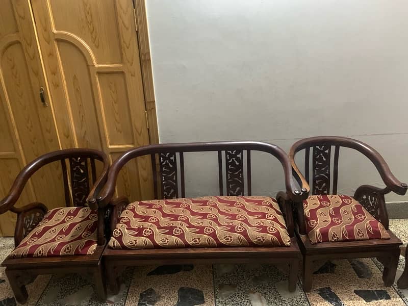 5 seaters Sofa set good Condition 4