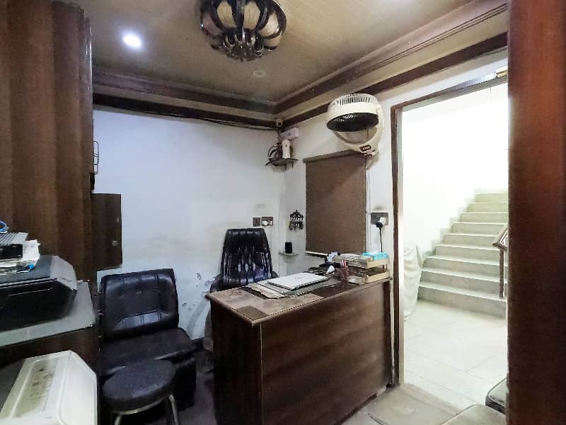 Stunning Corner 600 Square Feet Building In PCSIR Staff Colony Available 16