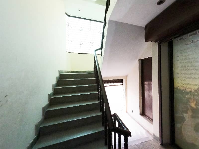 Stunning Corner 600 Square Feet Building In PCSIR Staff Colony Available 21