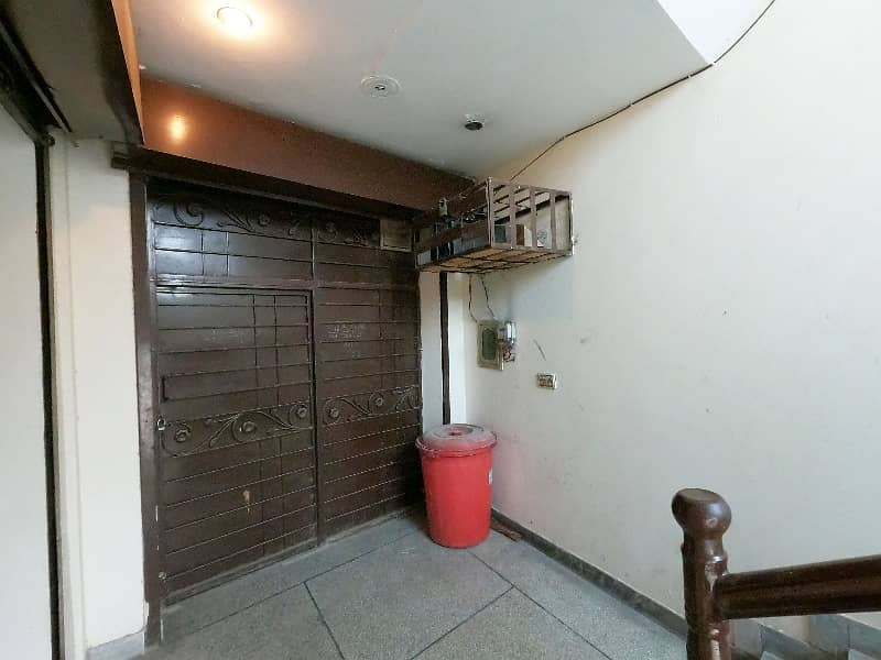 Stunning Corner 600 Square Feet Building In PCSIR Staff Colony Available 22