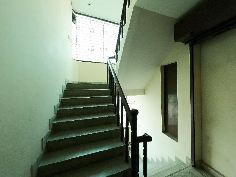 Stunning Corner 600 Square Feet Building In PCSIR Staff Colony Available 30