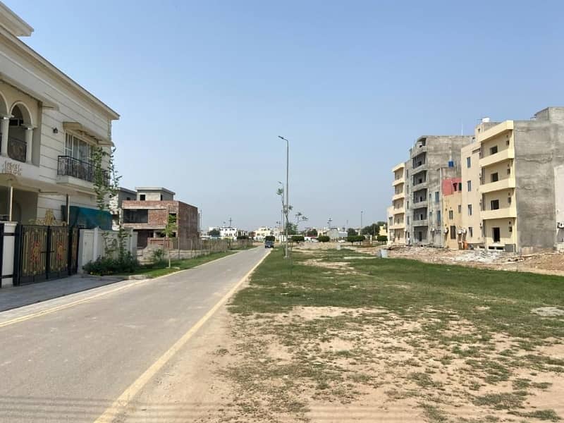 Residential Plot For Grabs In 5 Marla Lahore 14