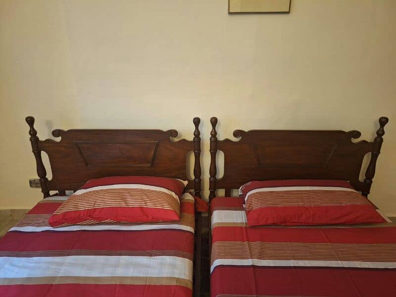 single beds and dressing table 1